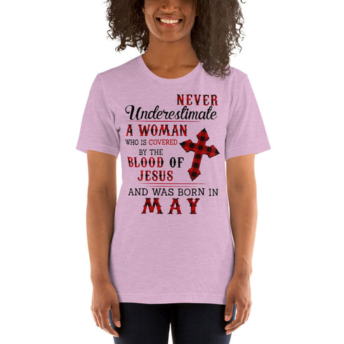 Divesart - Never underestimate a Grandma was born in May Unisex T-Shirt