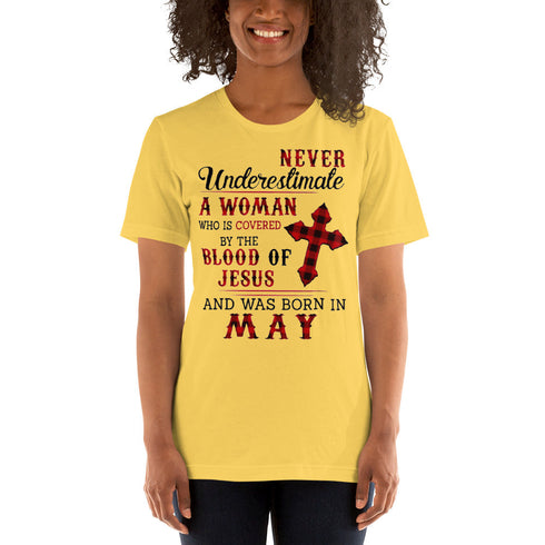 Divesart - Never underestimate a Grandma was born in May Unisex T-Shirt